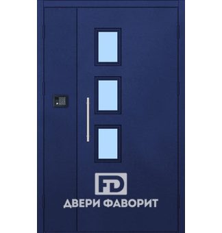 Дверь в подъезд с домофоном и стеклянными вставками