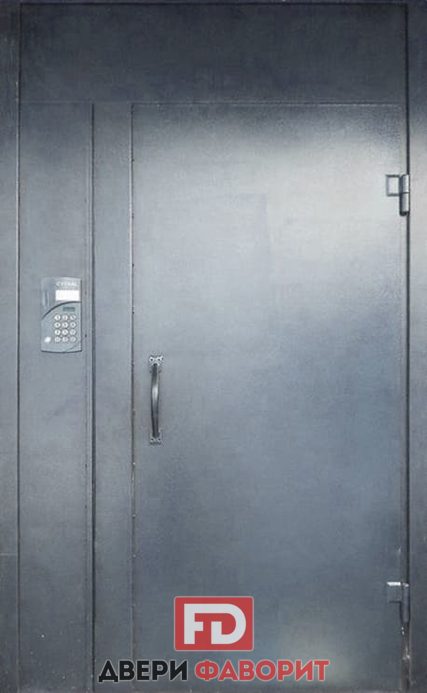 дверь с боковой и верхней вставкой для подъезда с домофоном
