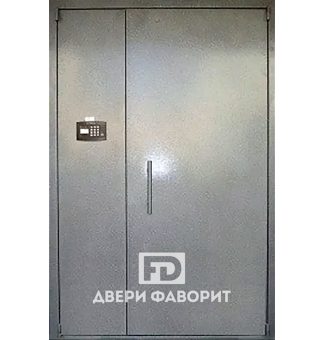 Дверь входная в подъезд с домофоном