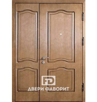 Парадная недорогая дверь с боковой вставкой