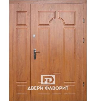 Недорогая дверь с боковой вставкой и двумя замками