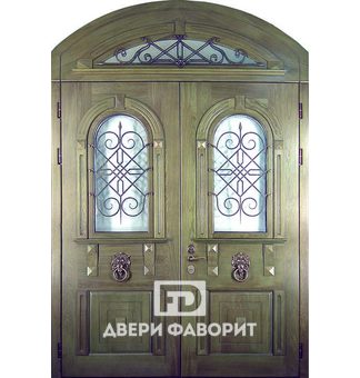 Двустворчатая арочная дверь с декоративными стучалками